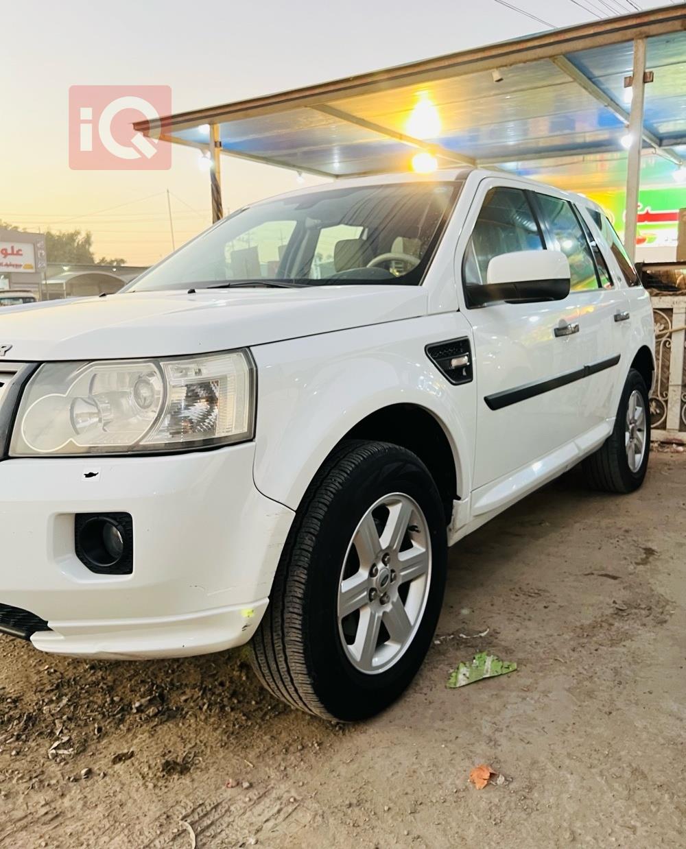 لاند روفر LR2